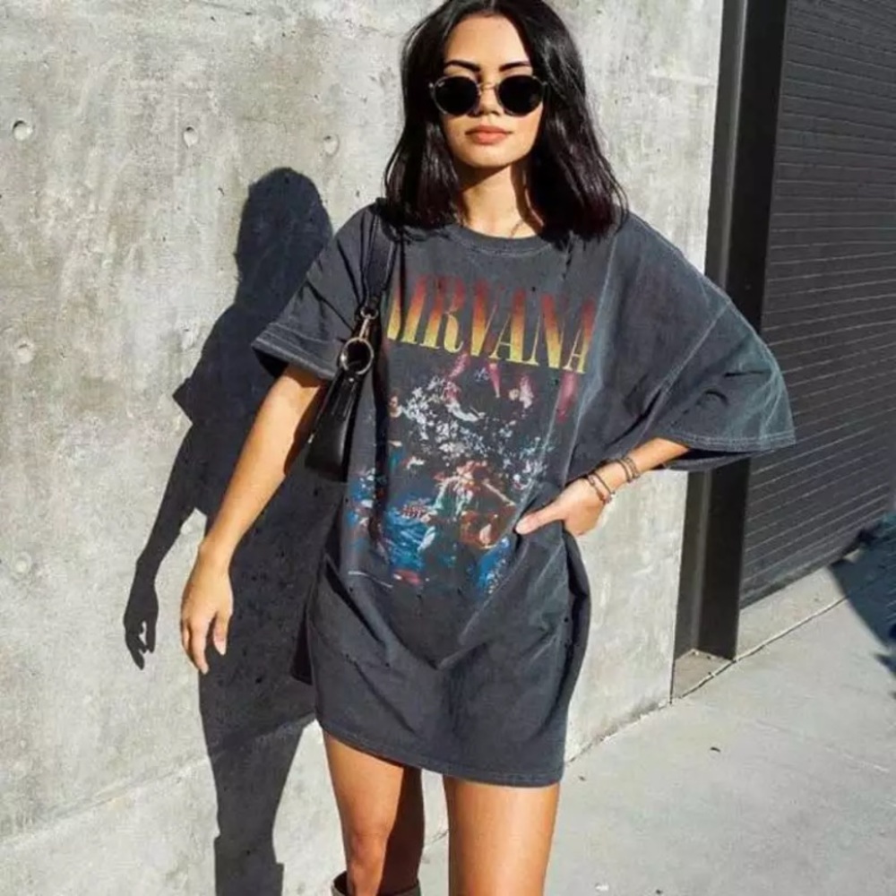 Oversized Nirvana Concert Vintage Band Graphic Tee - Picture 3 of 11